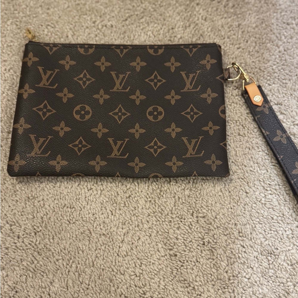 Louis Vuitton lookalike Wristlet. Not authentic.